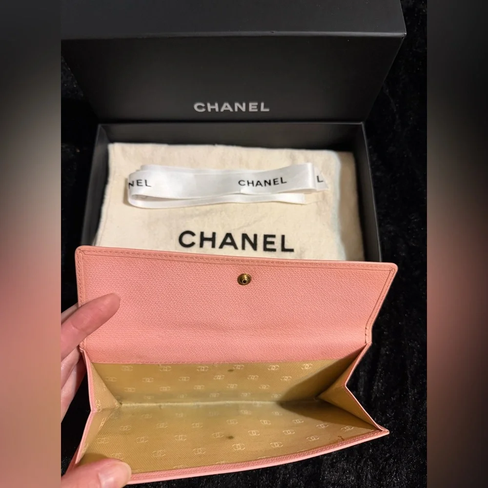 Chanel CoCo Button Pink Wallet FULL INCLUSION - Picture 4 of 8